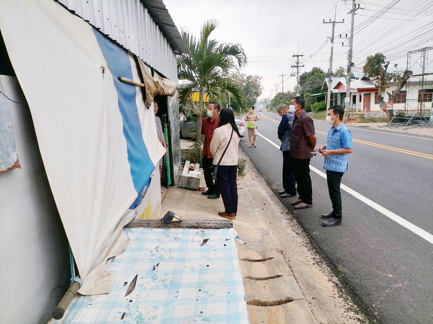 ผู้ตรวจราชการกรมการพัฒนาชุมชน ลงพื้นที่จังหวัดมหาสารคามเพื่อติดตามการดำเนินงานขจัดความยากจน ฯ และเยี่ยมให้กำลังใจครัวเรือนเป้าหมาย ตามข้อมูลในระบบ TPMAP