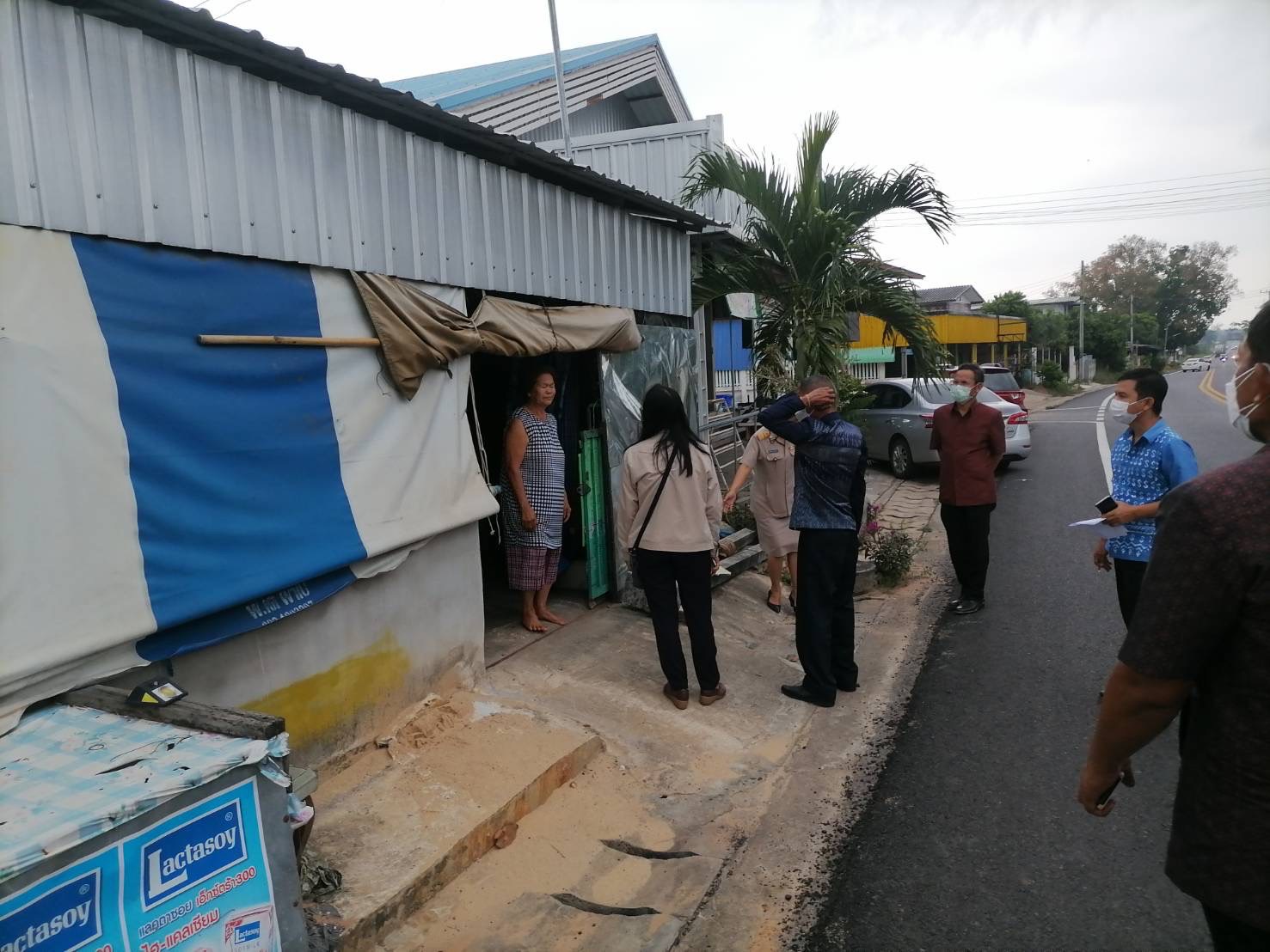 ผู้ตรวจราชการกรมการพัฒนาชุมชน ลงพื้นที่จังหวัดมหาสารคามเพื่อติดตามการดำเนินงานขจัดความยากจน ฯ และเยี่ยมให้กำลังใจครัวเรือนเป้าหมาย ตามข้อมูลในระบบ TPMAP