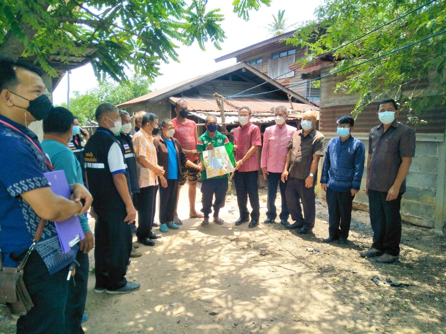 ผู้ตรวจราชการกรมการพัฒนาชุมชน ร่วมกับทีมปฏิบัติการแก้จนฯ ลงพื้นที่ติดตามเยี่ยมเยียนครัวเรือนเป้าหมาย อำเภอวาปีปทุม จังหวัดมหาสารคาม