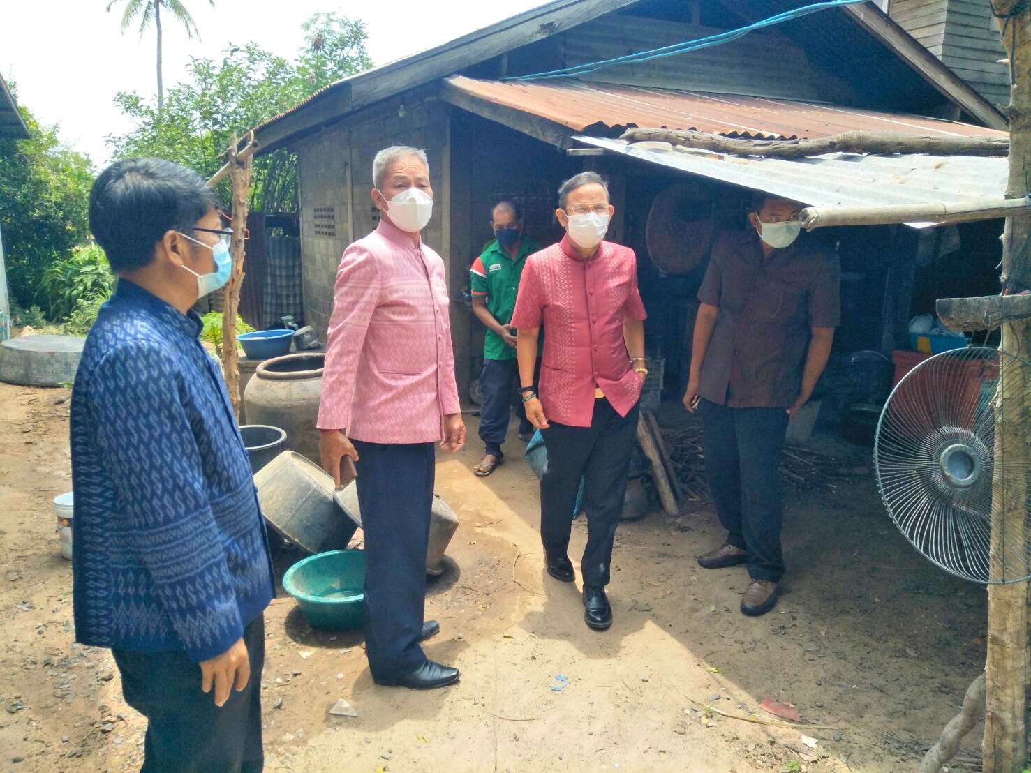 ผู้ตรวจราชการกรมการพัฒนาชุมชน ร่วมกับทีมปฏิบัติการแก้จนฯ ลงพื้นที่ติดตามเยี่ยมเยียนครัวเรือนเป้าหมาย อำเภอวาปีปทุม จังหวัดมหาสารคาม