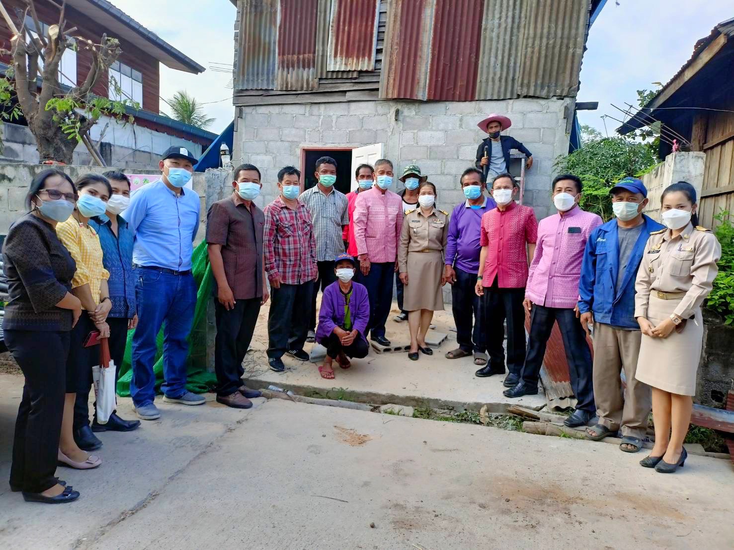 ผู้ตรวจราชการกรมการพัฒนาชุมชน ร่วมกับทีมปฏิบัติการแก้จนฯ ลงพื้นที่ติดตามเยี่ยมเยียนครัวเรือนเป้าหมาย อำเภอเชียงยืน จังหวัดมหาสารคาม