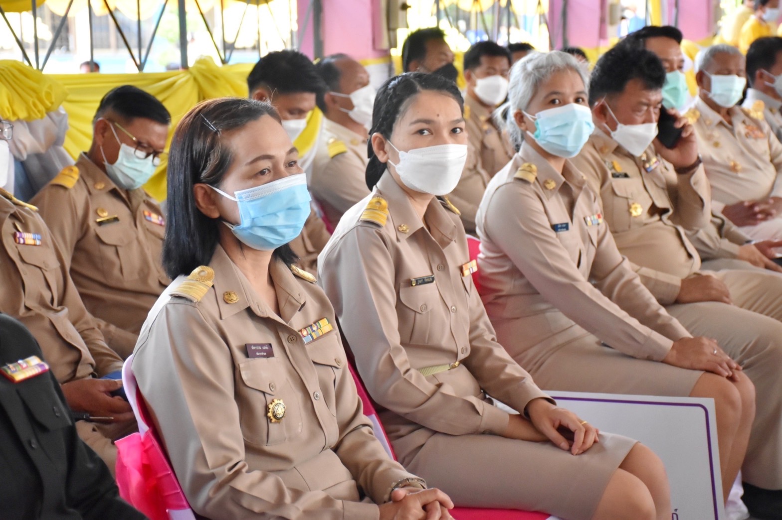 พช.มหาสารคาม ร่วมมอบทุนอุปการะเด็กจากกองทุนพัฒนาเด็กชนบท ในพระราชูปถัมภ์สมเด็จพระเทพรัตนราชสุดาฯ สยามบรมราชกุมารี ในโครงการปกป้องและเชิดชูสถาบันพระมหากษัตริย์ ฯ (จังหวัดเคลื่อนที่)