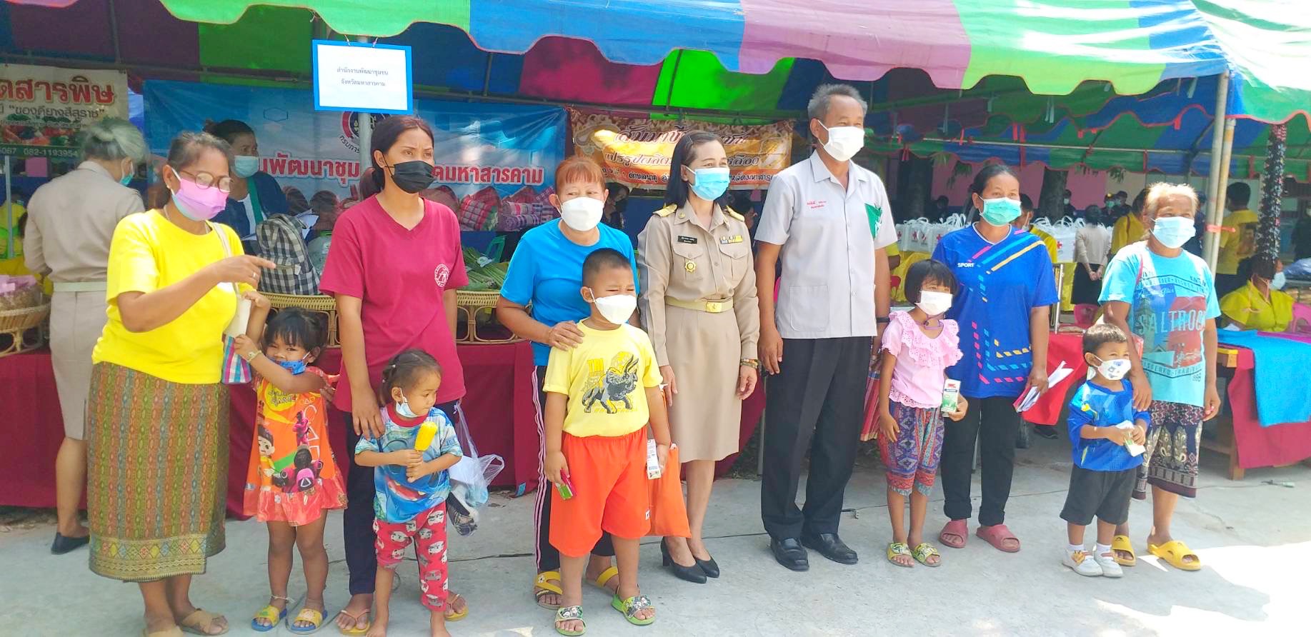 พช.มหาสารคาม ร่วมมอบทุนอุปการะเด็กจากกองทุนพัฒนาเด็กชนบท ในพระราชูปถัมภ์สมเด็จพระเทพรัตนราชสุดาฯ สยามบรมราชกุมารี ในโครงการปกป้องและเชิดชูสถาบันพระมหากษัตริย์ ฯ (จังหวัดเคลื่อนที่)