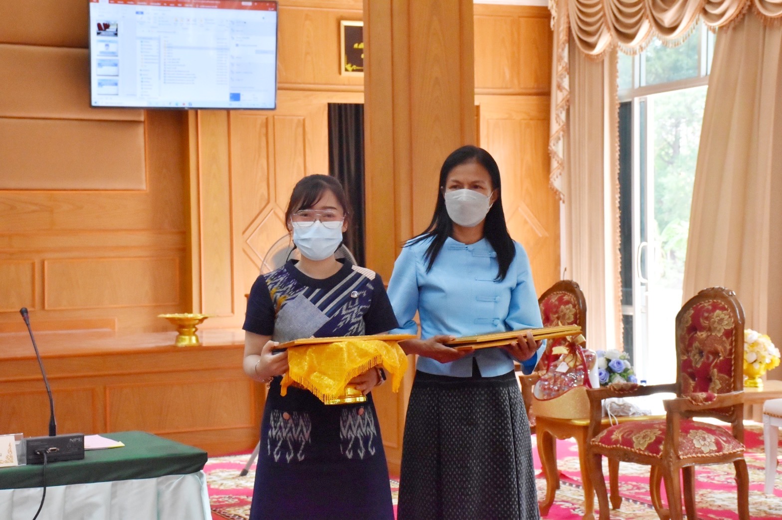 จังหวัดมหาสารคาม จัดพิธีมอบใบประกาศเกียรติบัตรให้แก่หมู่บ้านกองทุนแม่ของแผ่นดินดีเด่นระดับจังหวัด ประจำปี 2565จังหวัดมหาสารคาม จัดพิธีมอบใบประกาศเกียรติบัตรให้แก่หมู่บ้านกองทุนแม่ของแผ่นดินดีเด่นระดับจังหวัด ประจำปี 2565