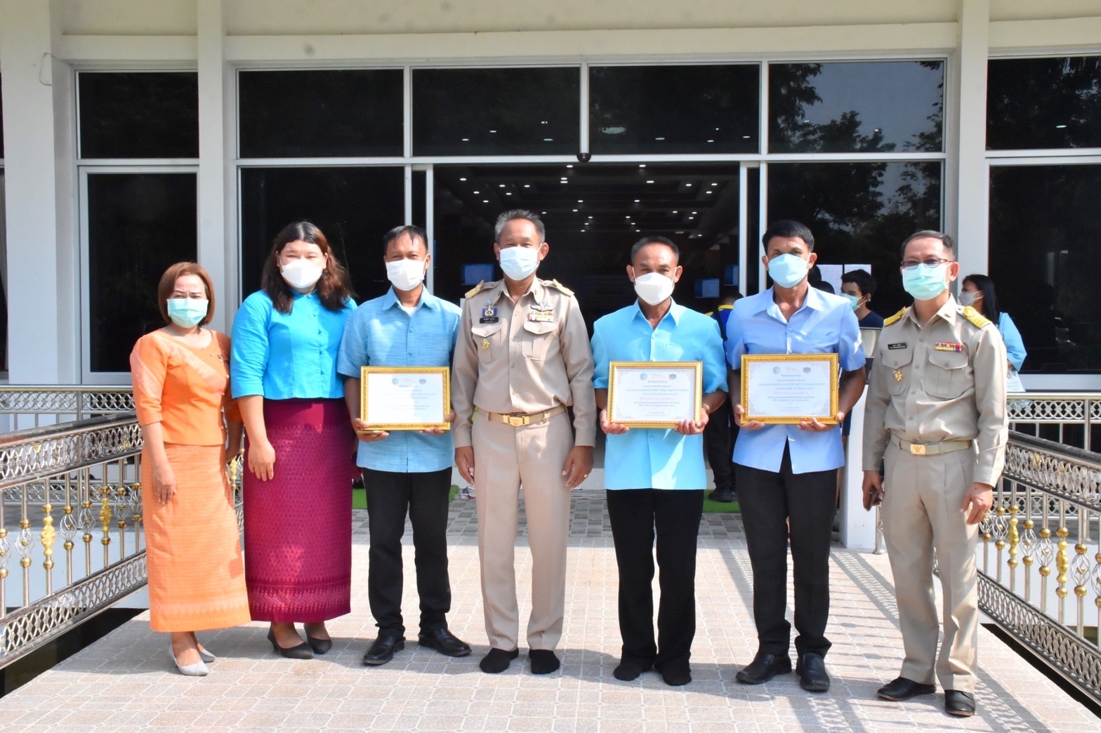 จังหวัดมหาสารคาม จัดพิธีมอบใบประกาศเกียรติบัตรให้แก่หมู่บ้านกองทุนแม่ของแผ่นดินดีเด่นระดับจังหวัด ประจำปี 2565จังหวัดมหาสารคาม จัดพิธีมอบใบประกาศเกียรติบัตรให้แก่หมู่บ้านกองทุนแม่ของแผ่นดินดีเด่นระดับจังหวัด ประจำปี 2565