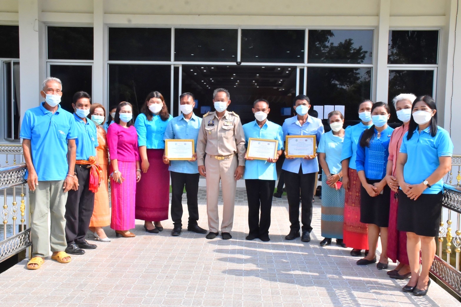 จังหวัดมหาสารคาม จัดพิธีมอบใบประกาศเกียรติบัตรให้แก่หมู่บ้านกองทุนแม่ของแผ่นดินดีเด่นระดับจังหวัด ประจำปี 2565จังหวัดมหาสารคาม จัดพิธีมอบใบประกาศเกียรติบัตรให้แก่หมู่บ้านกองทุนแม่ของแผ่นดินดีเด่นระดับจังหวัด ประจำปี 2565