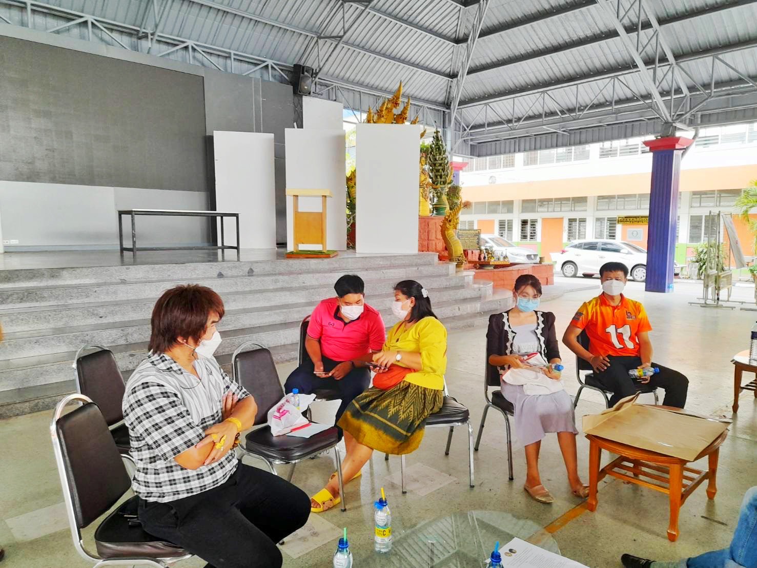 พช.มหาสารคาม ร่วมกับหน่วยงานภาครัฐ และเครือข่าย OTOP เตรียมจัดสถานที่และกิจกรรมแถลงข่าว การประดิษฐ์ผีเสื้อเพื่อนำไปประดับในนิทรรศการเฉลิมพระเกียรติ สมเด็จพระนางเจ้าสิริกิติ์ พระบรมราชินีนาถพระบรมราชชนนีพันปีหลวง