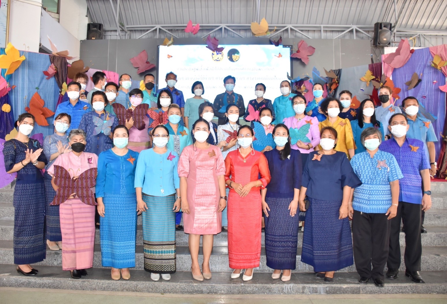 จังหวัดมหาสารคาม จัดแถลงข่าวการประดิษฐ์ผีเสื้อเพื่อนำไปประดับในนิทรรศการเฉลิมพระเกียรติ สมเด็จพระนางเจ้าสิริกิติ์ พระบรมราชินีนาถ พระบรมราชชนนีพันปีหลวง เนื่องในโอกาสมหามงคลเฉลิมพระชนมพรรษา 90 พรรษา 12 สิงหาคม 2565