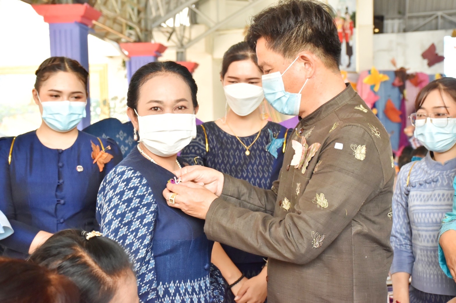 จังหวัดมหาสารคาม จัดแถลงข่าวการประดิษฐ์ผีเสื้อเพื่อนำไปประดับในนิทรรศการเฉลิมพระเกียรติ สมเด็จพระนางเจ้าสิริกิติ์ พระบรมราชินีนาถ พระบรมราชชนนีพันปีหลวง เนื่องในโอกาสมหามงคลเฉลิมพระชนมพรรษา 90 พรรษา 12 สิงหาคม 2565