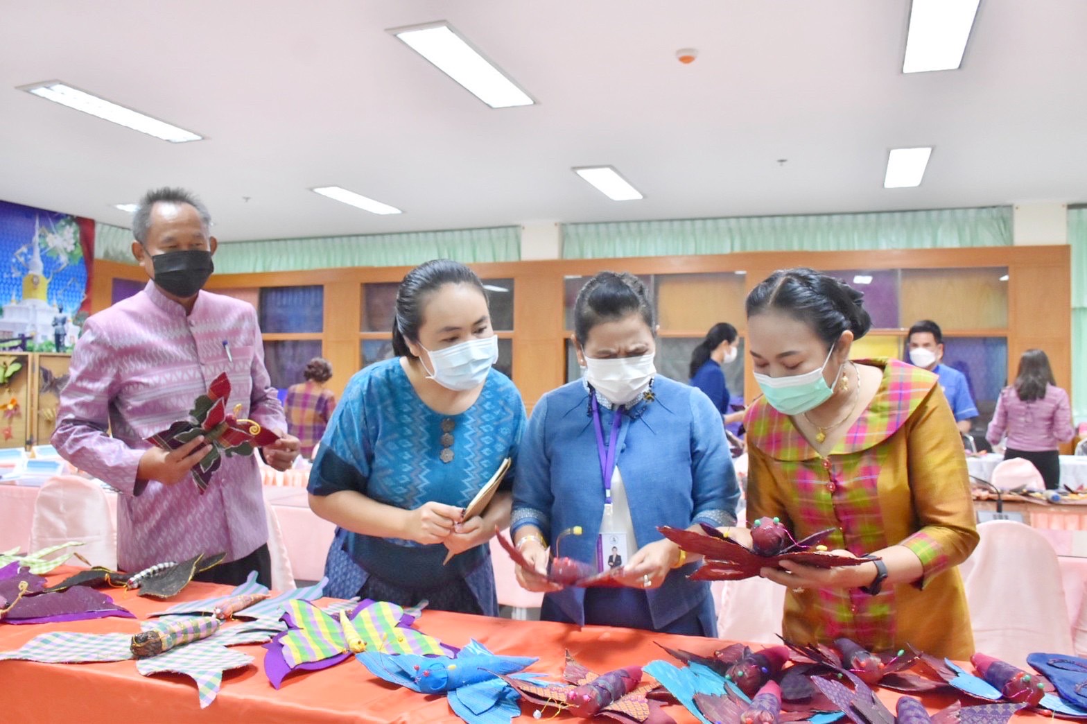 ?จังหวัดมหาสารคาม  ประชุมคณะกรรมการคัดเลือกผีเสื้อประดิษฐ์ เพื่อนำไปประดับในนิทรรศการเฉลิมพระเกียรติสมเด็จพระนางเจ้าสิริกิติ์ พระบรมราชินีนาถ พระบรมราชชนนีพันปีหลวง เนื่องในโอกาสมหามงคลเฉลิมพระชนมพรรษา ๙๐ พรรษา ๑๒ สิงหาคม ๒๕๖๕