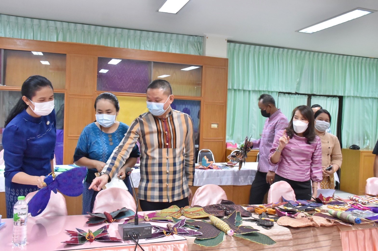 ?จังหวัดมหาสารคาม  ประชุมคณะกรรมการคัดเลือกผีเสื้อประดิษฐ์ เพื่อนำไปประดับในนิทรรศการเฉลิมพระเกียรติสมเด็จพระนางเจ้าสิริกิติ์ พระบรมราชินีนาถ พระบรมราชชนนีพันปีหลวง เนื่องในโอกาสมหามงคลเฉลิมพระชนมพรรษา ๙๐ พรรษา ๑๒ สิงหาคม ๒๕๖๕