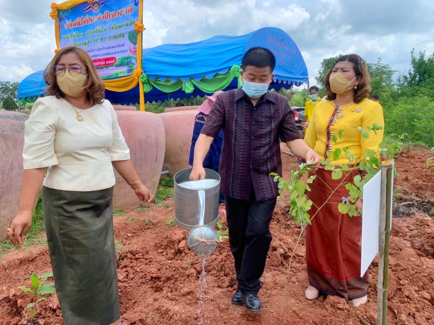 พช.รวมใจไทย ปลูกต้นไม้ เพื่อแผ่นดิน สืบสานสู่ 100 ล้านต้น