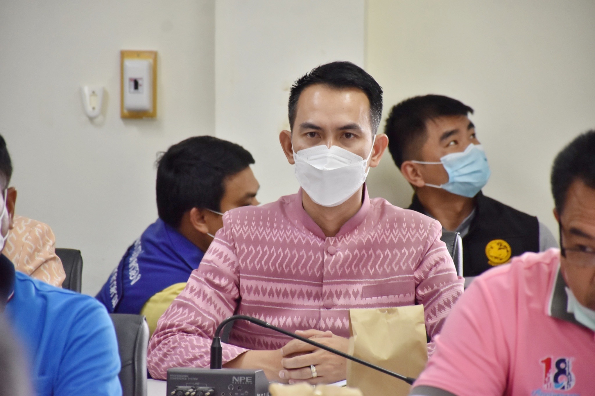 ผู้ว่าราชการจังหวัดมหาสารคามประชุมคณะกรรมการบริหารศูนย์อำนวยการขจัดความยากจนและพัฒนาคนทุกช่วงวัยอย่างยั่งยืนตามหลักปรัชญาของเศรษฐกิจพอเพียงจังหวัดมหาสารคาม (คจพ.จ)