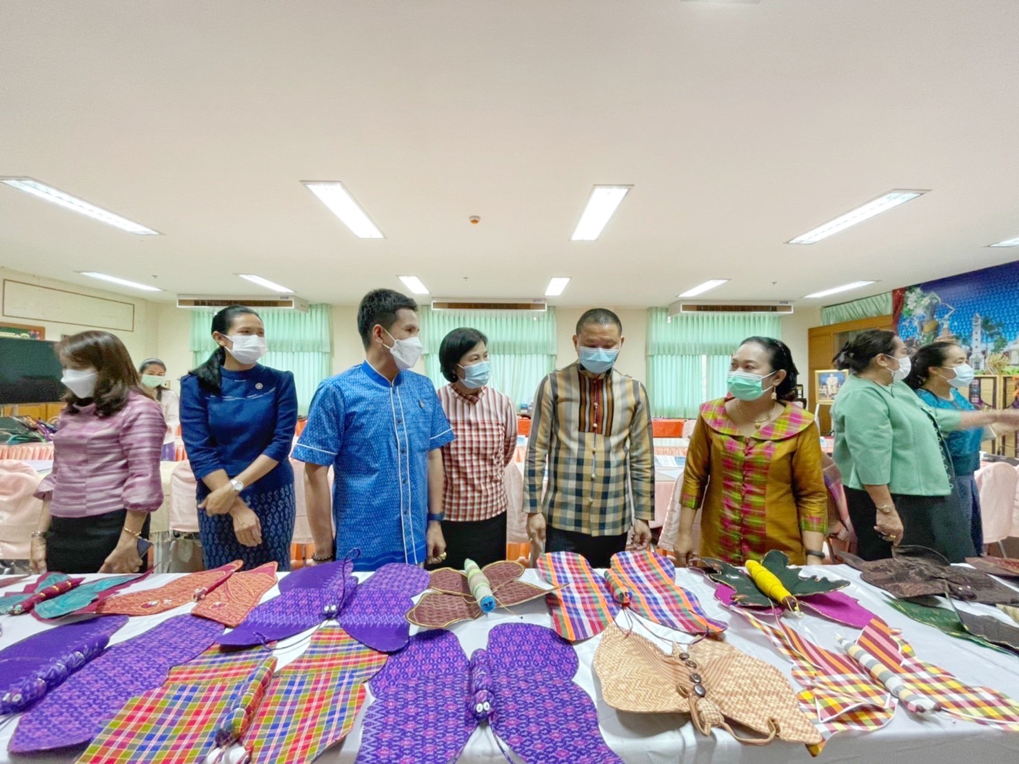 ?จังหวัดมหาสารคาม  ประชุมคณะกรรมการคัดเลือกผีเสื้อประดิษฐ์ เพื่อนำไปประดับในนิทรรศการเฉลิมพระเกียรติสมเด็จพระนางเจ้าสิริกิติ์ พระบรมราชินีนาถ พระบรมราชชนนีพันปีหลวง เนื่องในโอกาสมหามงคลเฉลิมพระชนมพรรษา ๙๐ พรรษา ๑๒ สิงหาคม ๒๕๖๕
