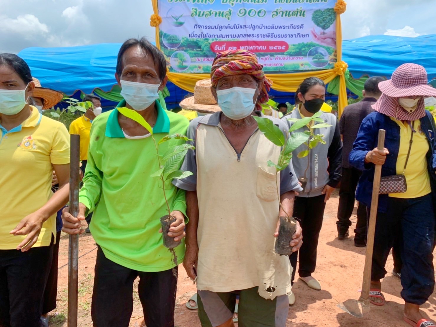 พช.รวมใจไทย ปลูกต้นไม้ เพื่อแผ่นดิน สืบสานสู่ 100 ล้านต้น