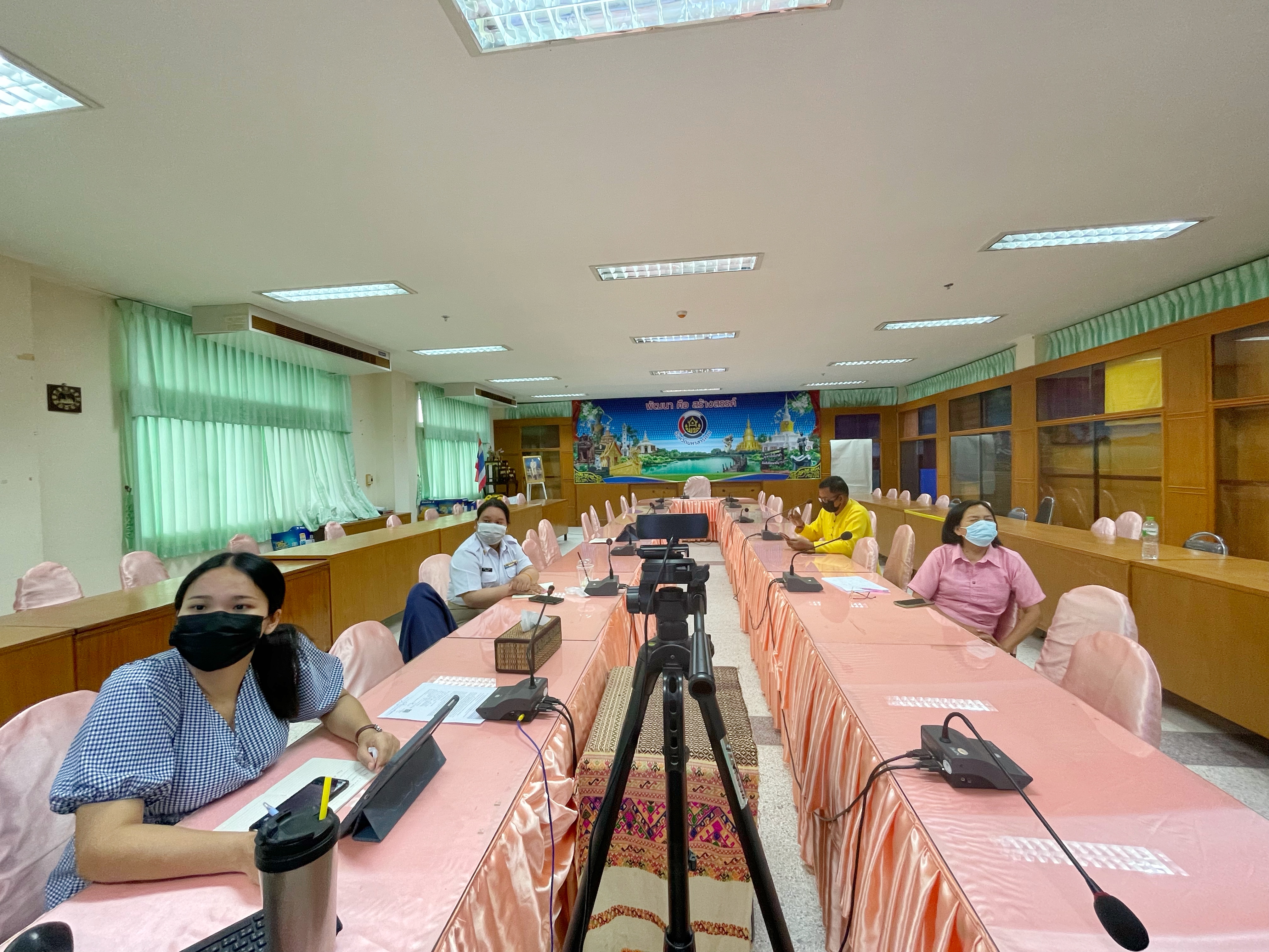 พช.มหาสารคาม ร่วมประชุมติดตามการขับเคลื่อนการดำเนินงานขจัดความยากจนและพัฒนาคนทุกช่วงวัยอย่างยั่งยืนตามหลักปรัชญาของเศรษฐกิจพอเพียง ผ่านระบบอิเล็กทรอนิกส์ (ZOOM Cloud Meeting)