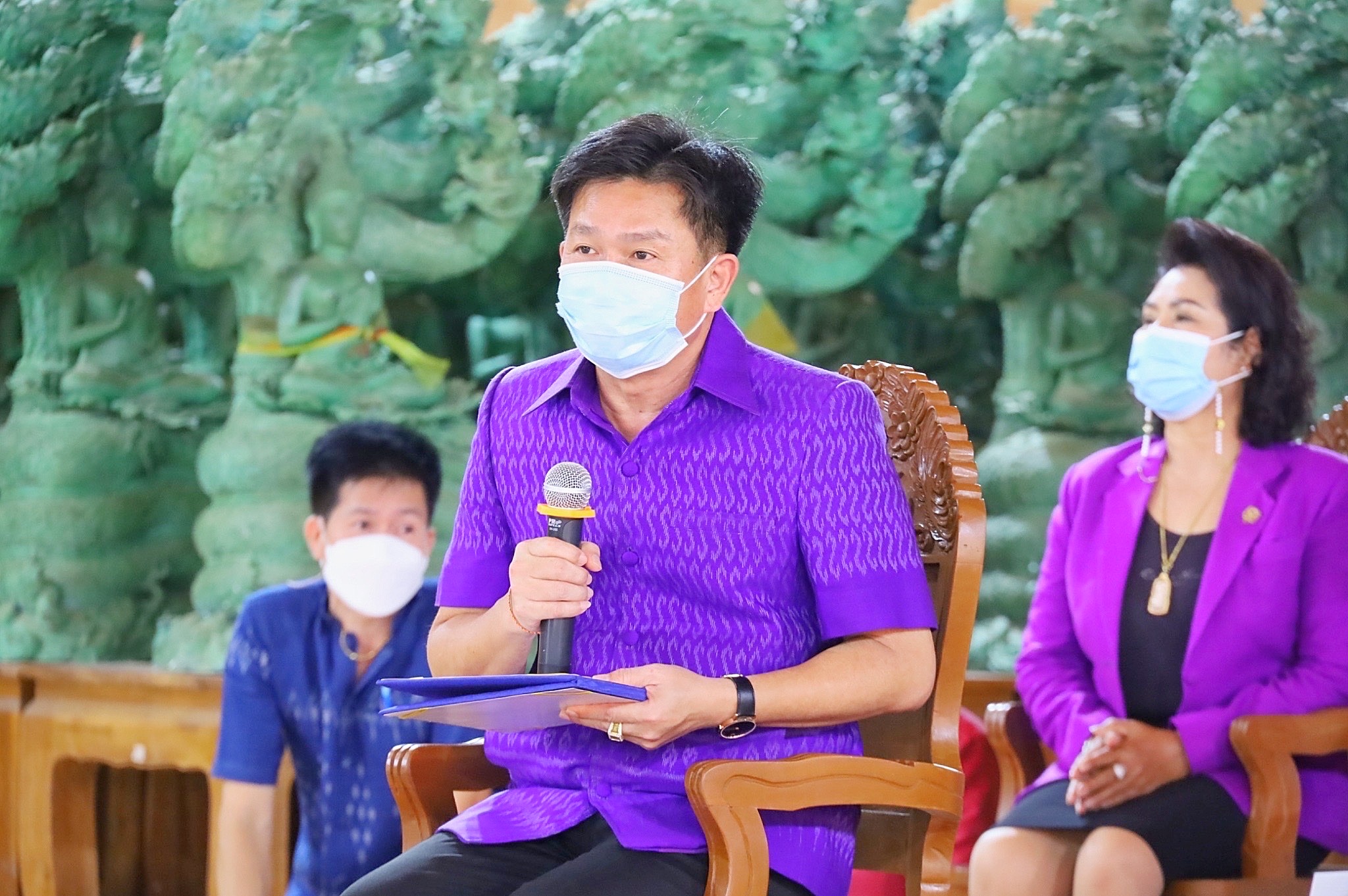 ผู้ว่าราชการจังหวัดมหาสารคาม มอบใบประกาศเกียติคุณ แด่คุณพระครูภาวนาชยานุสิฐ (พระอาจารย์สุริยันต์โฆษะปัญโญ)