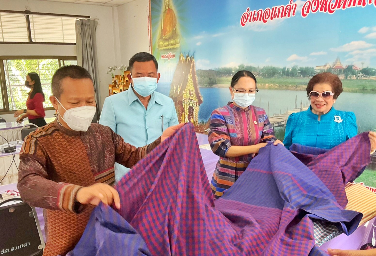 พช.มหาสารคาม คัดเลือกคนกองทุนพัฒนาบทบาทสตรีดีเด่นระดับจังหวัด ตามโครงการเชิดชูเกียรติคนกองทุนพัฒนาบทบาทสตรี ประจำปี 2565 ณ อำเภอแกดำ จังหวัดมหาสารคาม