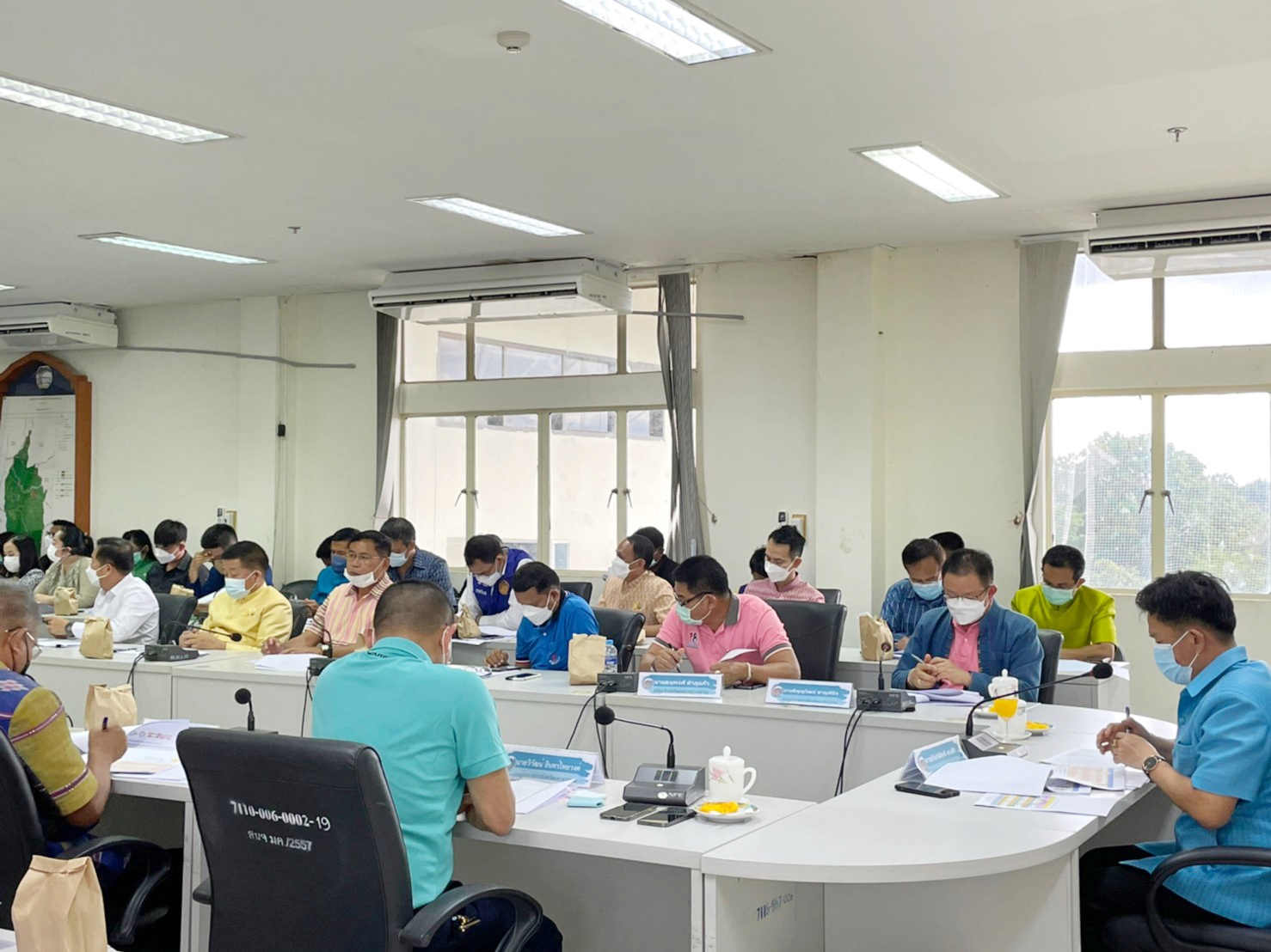 ผู้ว่าราชการจังหวัดมหาสารคามประชุมคณะกรรมการบริหารศูนย์อำนวยการขจัดความยากจนและพัฒนาคนทุกช่วงวัยอย่างยั่งยืนตามหลักปรัชญาของเศรษฐกิจพอเพียงจังหวัดมหาสารคาม (คจพ.จ)