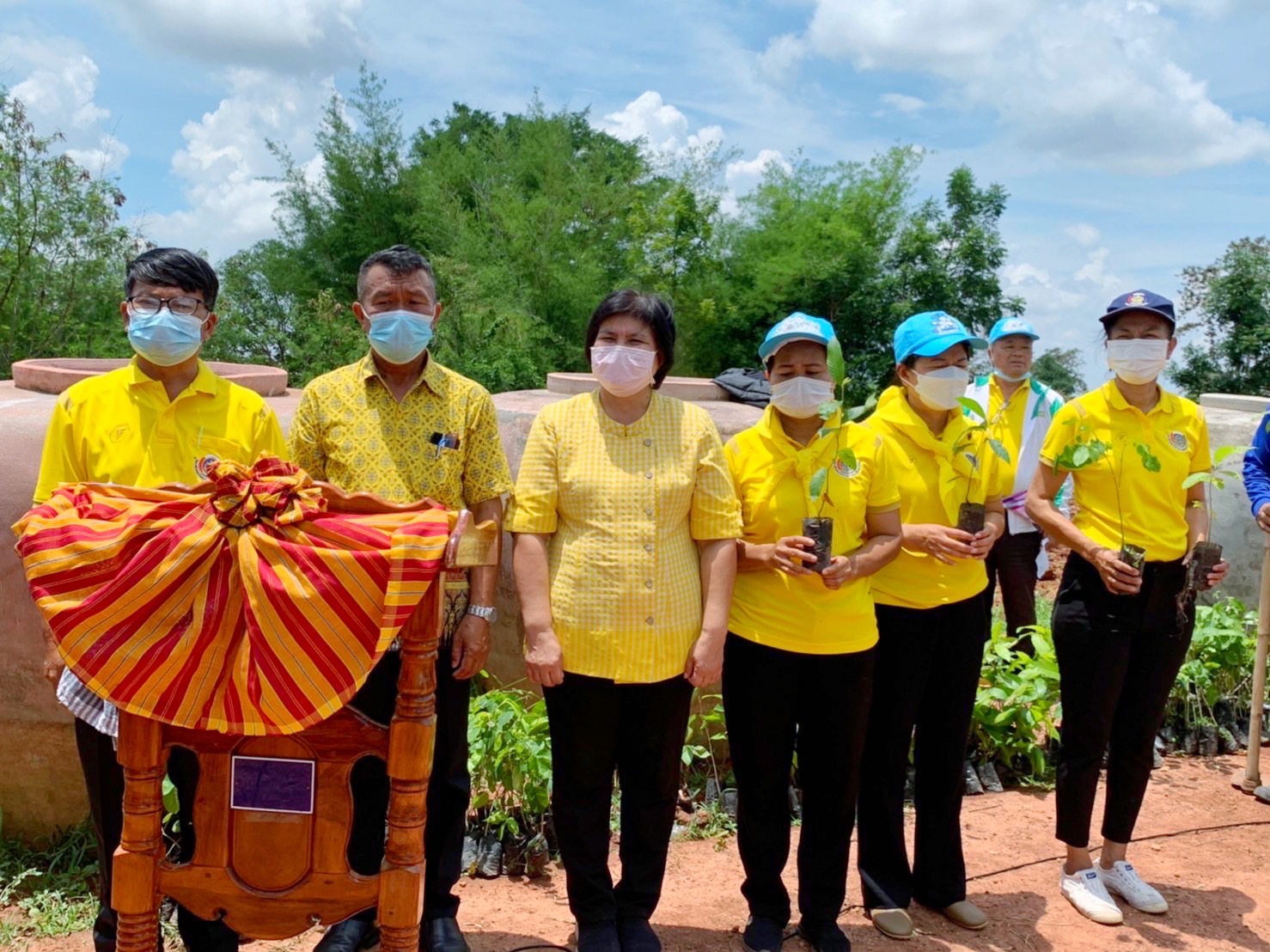 พช.รวมใจไทย ปลูกต้นไม้ เพื่อแผ่นดิน สืบสานสู่ 100 ล้านต้น