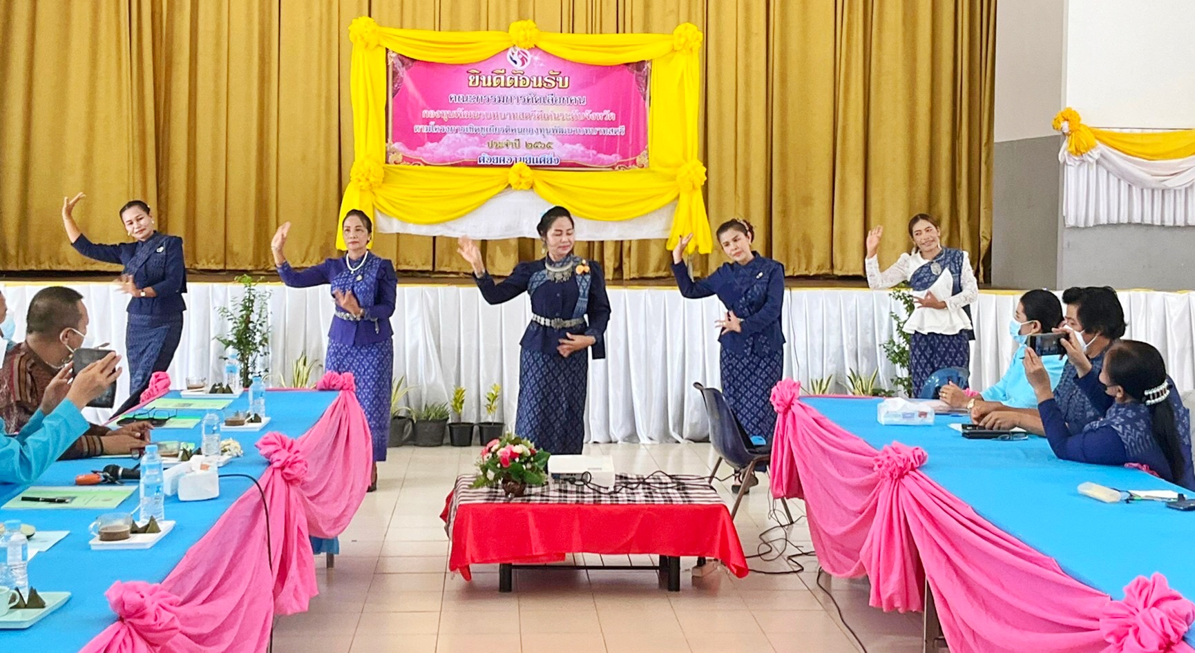 พช.มหาสารคาม คัดเลือกคนกองทุนพัฒนาบทบาทสตรีดีเด่นระดับจังหวัด ตามโครงการเชิดชูเกียรติคนกองทุนพัฒนาบทบาทสตรี ประจำปี 2565 ณ อำเภอกันทรวิชัย จังหวัดมหาสารคาม