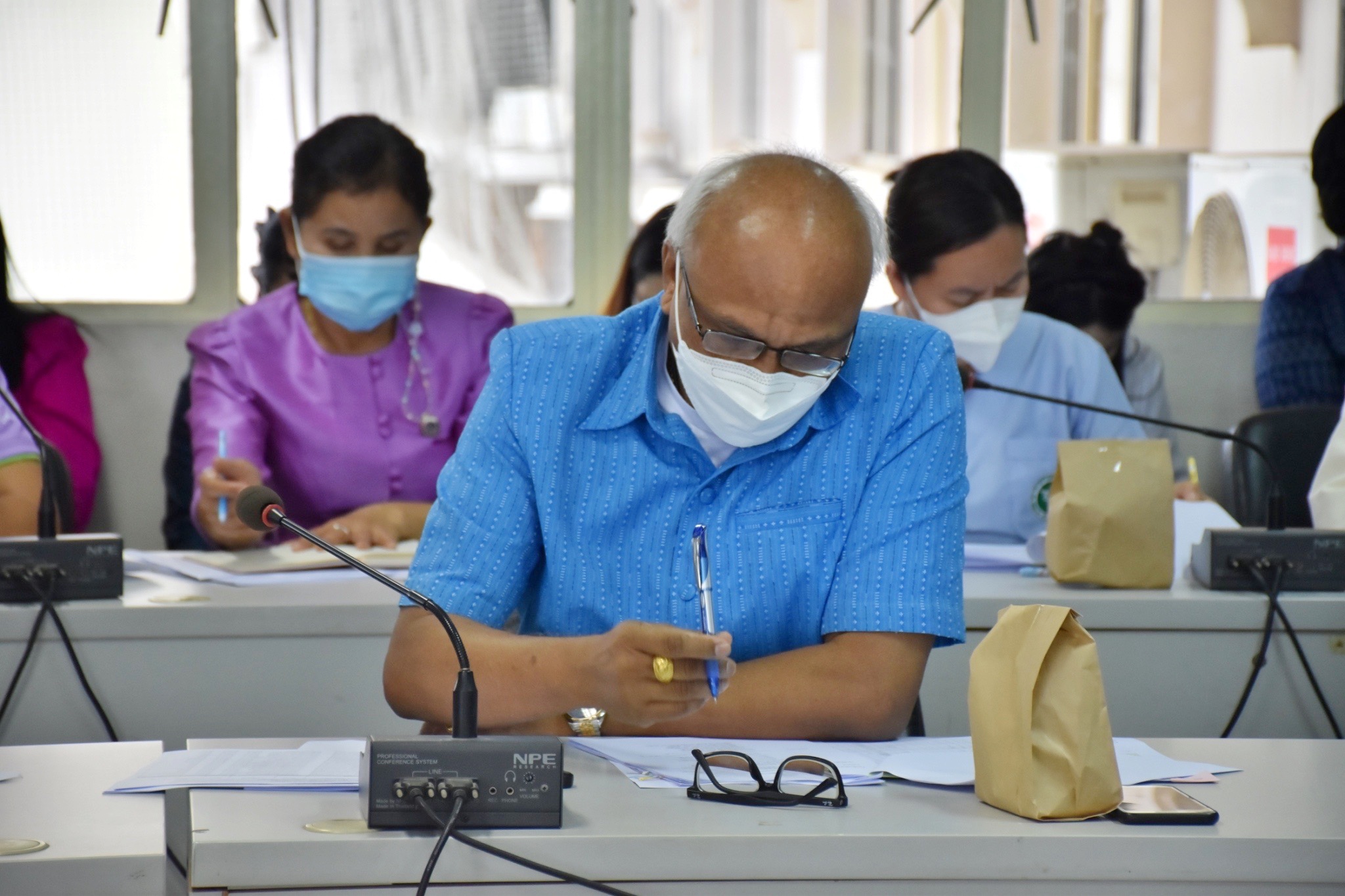 ผู้ว่าราชการจังหวัดมหาสารคามประชุมคณะกรรมการบริหารศูนย์อำนวยการขจัดความยากจนและพัฒนาคนทุกช่วงวัยอย่างยั่งยืนตามหลักปรัชญาของเศรษฐกิจพอเพียงจังหวัดมหาสารคาม (คจพ.จ)