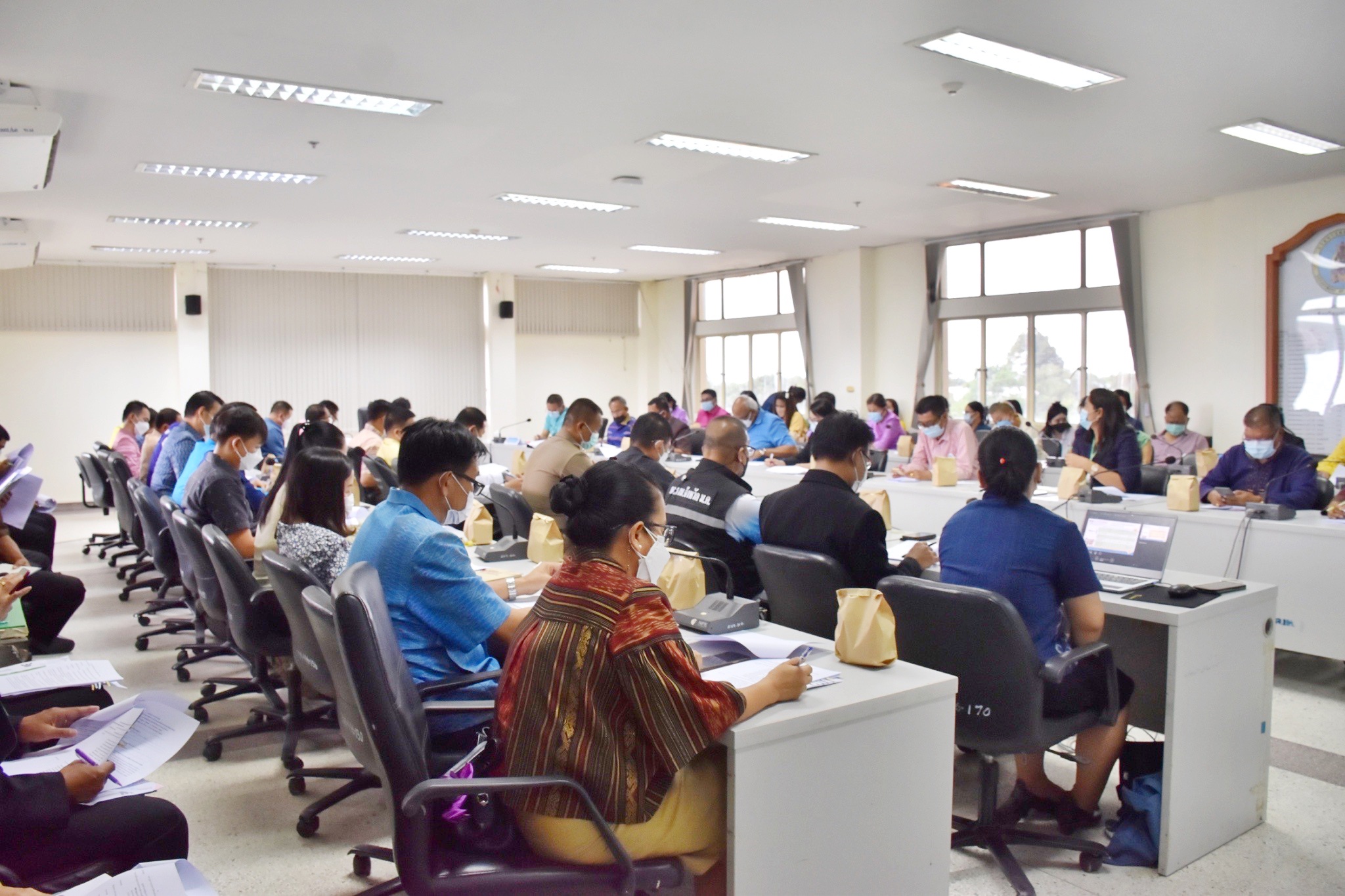 ผู้ว่าราชการจังหวัดมหาสารคามประชุมคณะกรรมการบริหารศูนย์อำนวยการขจัดความยากจนและพัฒนาคนทุกช่วงวัยอย่างยั่งยืนตามหลักปรัชญาของเศรษฐกิจพอเพียงจังหวัดมหาสารคาม (คจพ.จ)