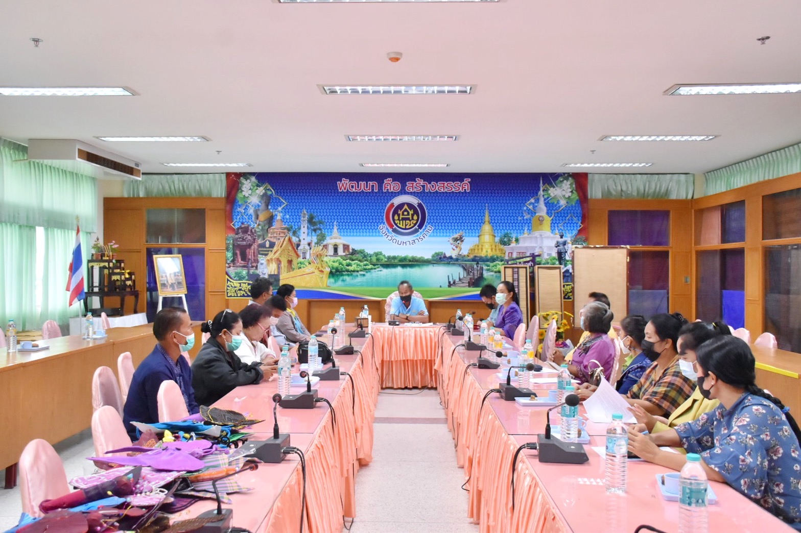 พช.มหาสารคาม ประชุมผู้ผลิต ผู้ประกอบการ OTOP ที่ได้เข้าร่วมจำหน่ายสินค้าในงาน OTOP Midyear 2022 ระหว่างวันที่ 4-12 มิถุนายน 2565 ณ ศูนย์แสดงสินค้าและการประชุม อิมแพ็ค เมืองทองทองธานี