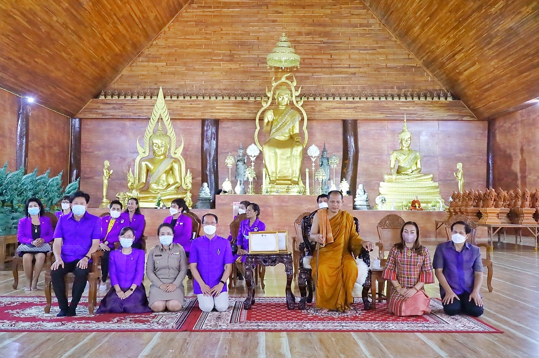 ผู้ว่าราชการจังหวัดมหาสารคาม มอบใบประกาศเกียติคุณ แด่คุณพระครูภาวนาชยานุสิฐ (พระอาจารย์สุริยันต์โฆษะปัญโญ)