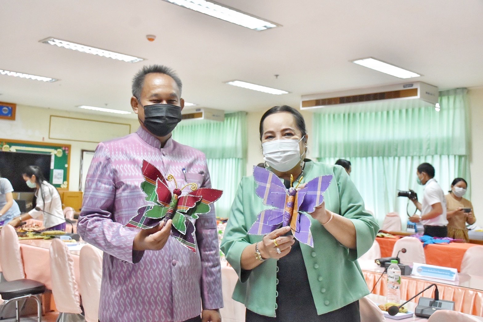 ?จังหวัดมหาสารคาม  ประชุมคณะกรรมการคัดเลือกผีเสื้อประดิษฐ์ เพื่อนำไปประดับในนิทรรศการเฉลิมพระเกียรติสมเด็จพระนางเจ้าสิริกิติ์ พระบรมราชินีนาถ พระบรมราชชนนีพันปีหลวง เนื่องในโอกาสมหามงคลเฉลิมพระชนมพรรษา ๙๐ พรรษา ๑๒ สิงหาคม ๒๕๖๕