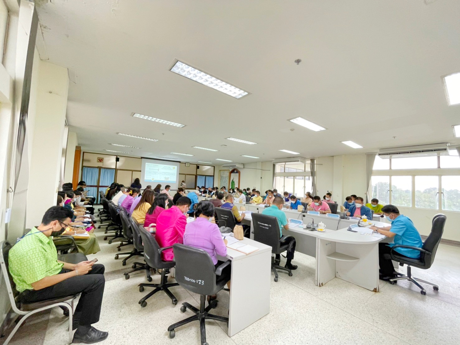 ผู้ว่าราชการจังหวัดมหาสารคามประชุมคณะกรรมการบริหารศูนย์อำนวยการขจัดความยากจนและพัฒนาคนทุกช่วงวัยอย่างยั่งยืนตามหลักปรัชญาของเศรษฐกิจพอเพียงจังหวัดมหาสารคาม (คจพ.จ)