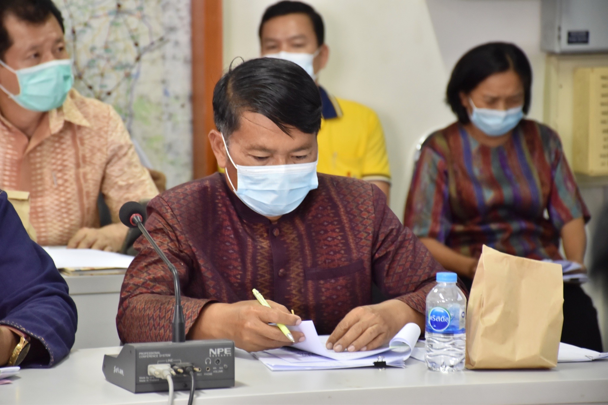 ผู้ว่าราชการจังหวัดมหาสารคามประชุมคณะกรรมการบริหารศูนย์อำนวยการขจัดความยากจนและพัฒนาคนทุกช่วงวัยอย่างยั่งยืนตามหลักปรัชญาของเศรษฐกิจพอเพียงจังหวัดมหาสารคาม (คจพ.จ)