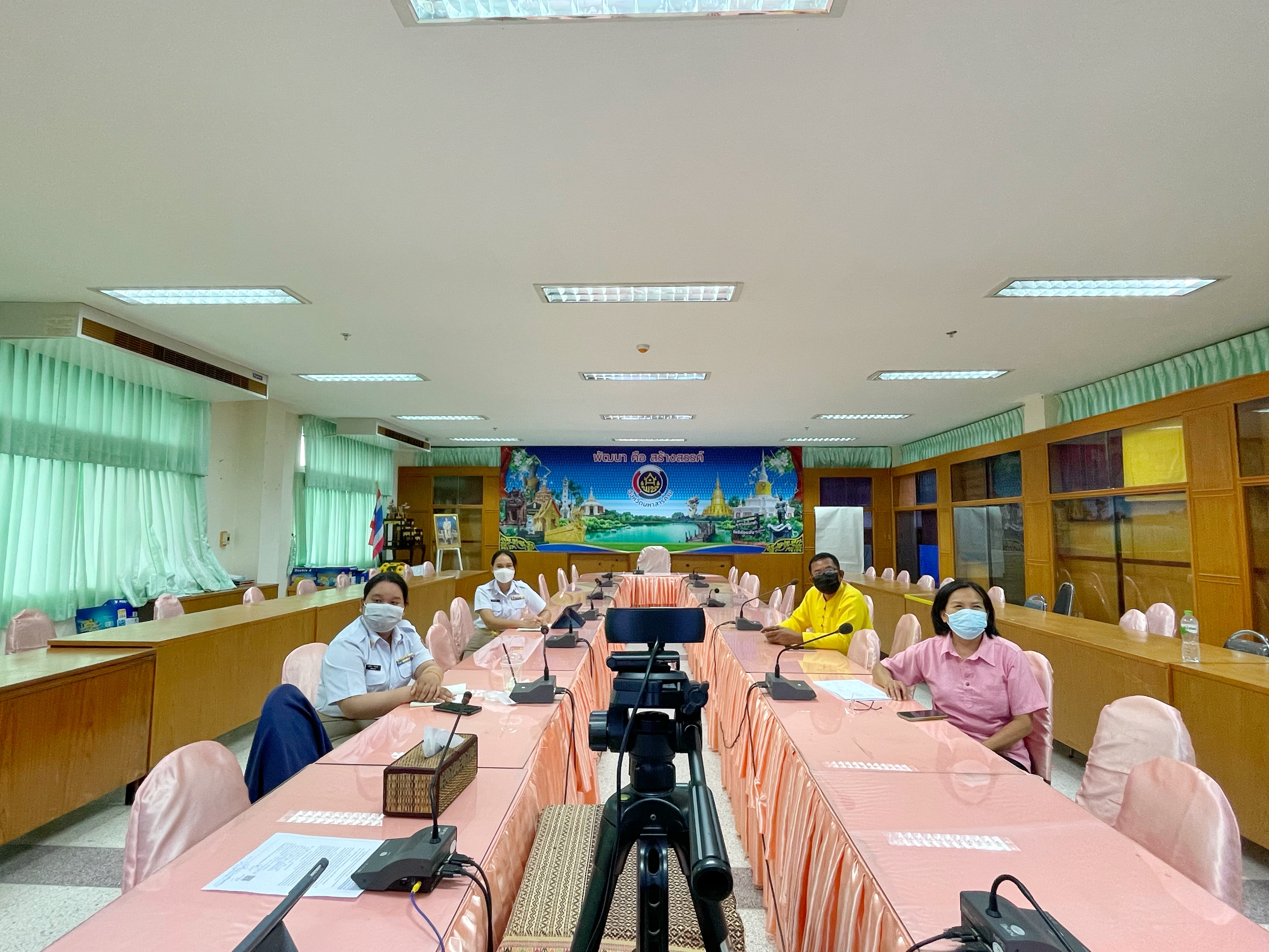 พช.มหาสารคาม ร่วมประชุมติดตามการขับเคลื่อนการดำเนินงานขจัดความยากจนและพัฒนาคนทุกช่วงวัยอย่างยั่งยืนตามหลักปรัชญาของเศรษฐกิจพอเพียง ผ่านระบบอิเล็กทรอนิกส์ (ZOOM Cloud Meeting)