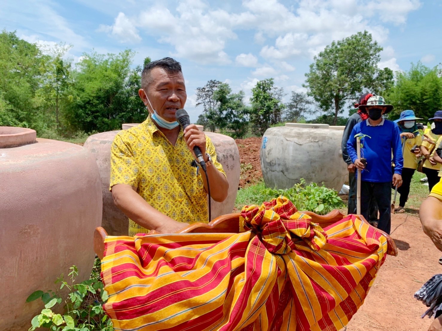 พช.รวมใจไทย ปลูกต้นไม้ เพื่อแผ่นดิน สืบสานสู่ 100 ล้านต้น