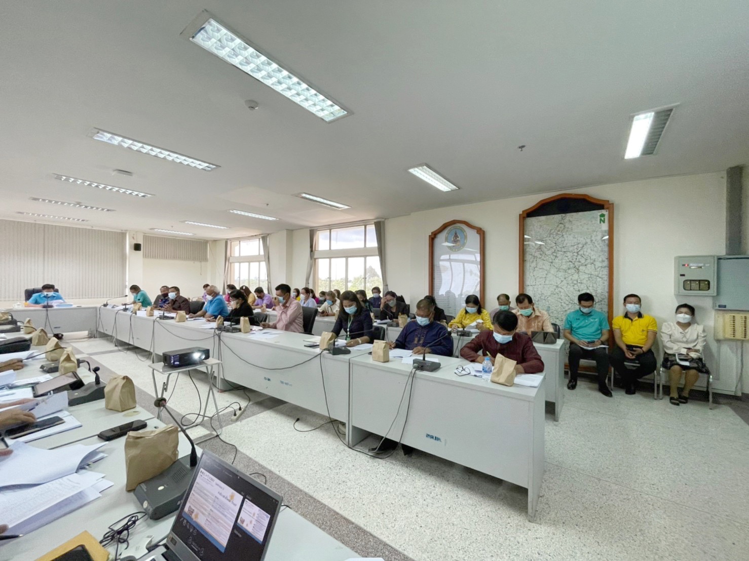 ผู้ว่าราชการจังหวัดมหาสารคามประชุมคณะกรรมการบริหารศูนย์อำนวยการขจัดความยากจนและพัฒนาคนทุกช่วงวัยอย่างยั่งยืนตามหลักปรัชญาของเศรษฐกิจพอเพียงจังหวัดมหาสารคาม (คจพ.จ)