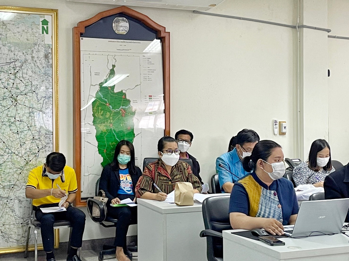 ผู้ว่าราชการจังหวัดมหาสารคามประชุมคณะกรรมการบริหารศูนย์อำนวยการขจัดความยากจนและพัฒนาคนทุกช่วงวัยอย่างยั่งยืนตามหลักปรัชญาของเศรษฐกิจพอเพียงจังหวัดมหาสารคาม (คจพ.จ)