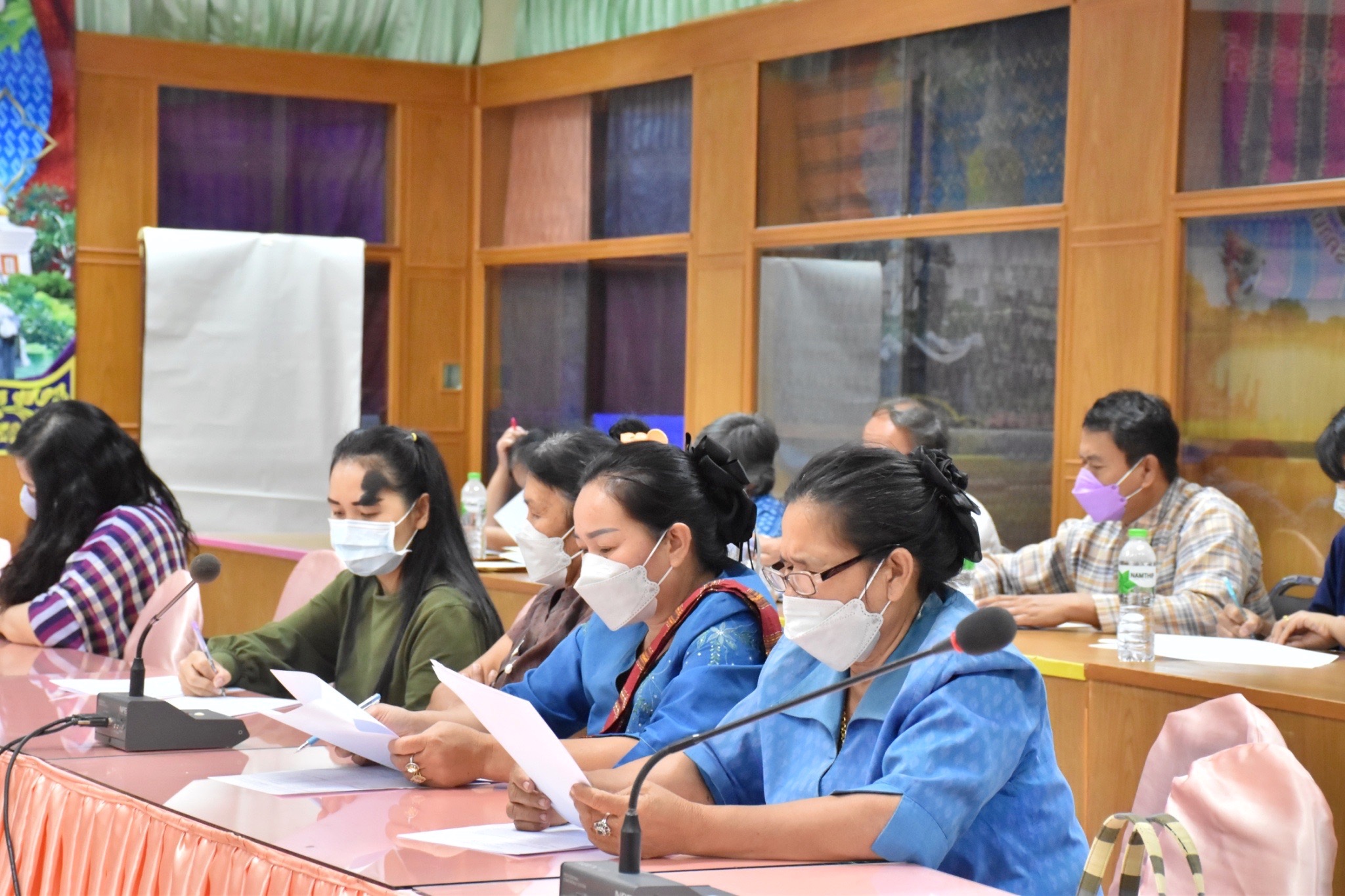 พช.มหาสารคามประชุมพิจารณาคัดเลือกผู้ผลิต ผู้ประกอบการ OTOP เข้าร่วมจำหน่ายสินค้า ในงาน OTOP Midyear ๒๐๒๒