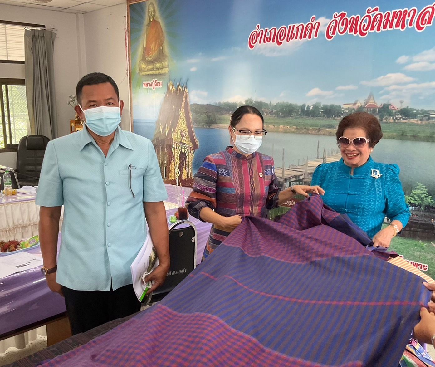 พช.มหาสารคาม คัดเลือกคนกองทุนพัฒนาบทบาทสตรีดีเด่นระดับจังหวัด ตามโครงการเชิดชูเกียรติคนกองทุนพัฒนาบทบาทสตรี ประจำปี 2565 ณ อำเภอแกดำ จังหวัดมหาสารคาม