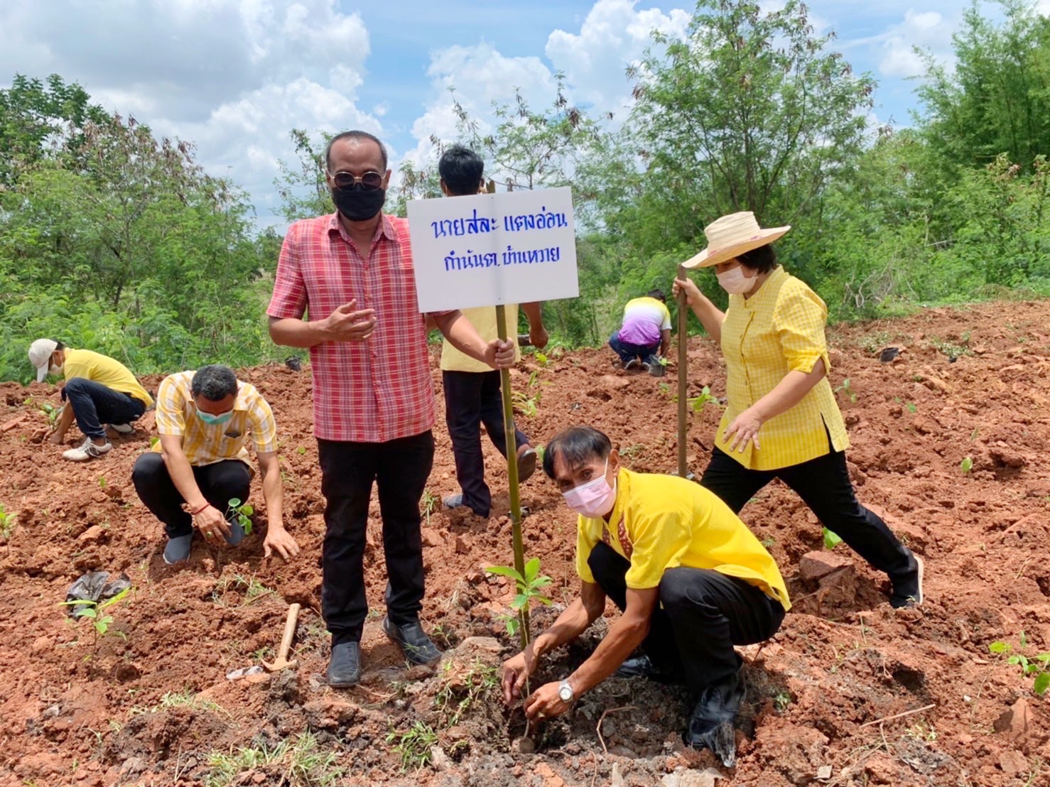 พช.รวมใจไทย ปลูกต้นไม้ เพื่อแผ่นดิน สืบสานสู่ 100 ล้านต้น