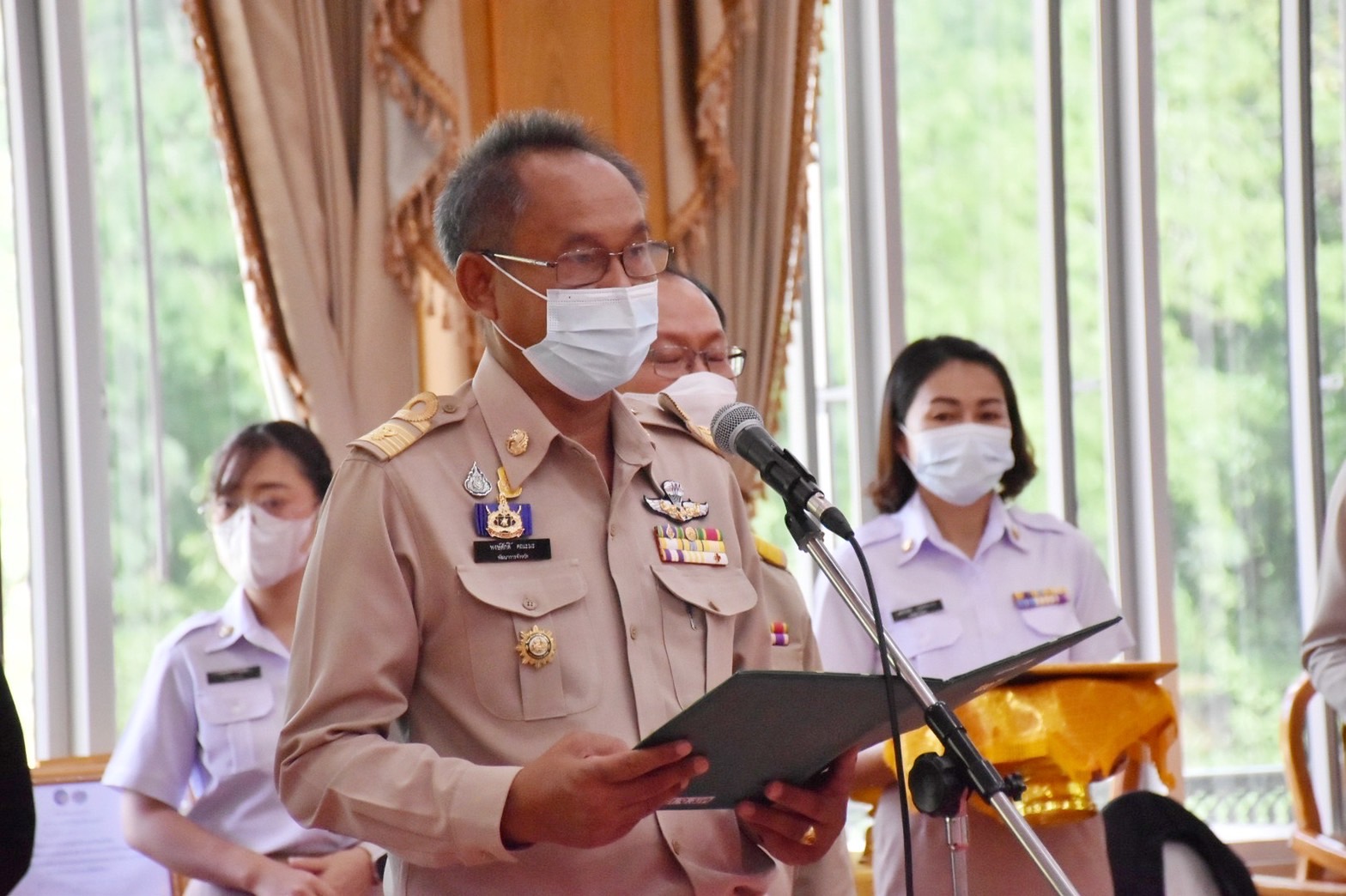 จ.มหาสารคาม จัดพิธีมอบใบประกาศเกียรติคุณในการจัดทำผีเสื้อประดิษฐ์ จากผ้าไหม ผ้าฝ้าย เพื่อนำไปประดับในนิทรรศการเฉลิมพระเกียรติสมเด็จพระนางเจ้าสิริกิติ์ พระบรมราชินีนาถ พระบรมราชชนนีพันปีหลวง เนื่องในโอกาสมหามงคลเฉลิมพระชนมพรรษา ๙๐ พรรษา ๑๒ สิงหาคม ๒๕๖๕