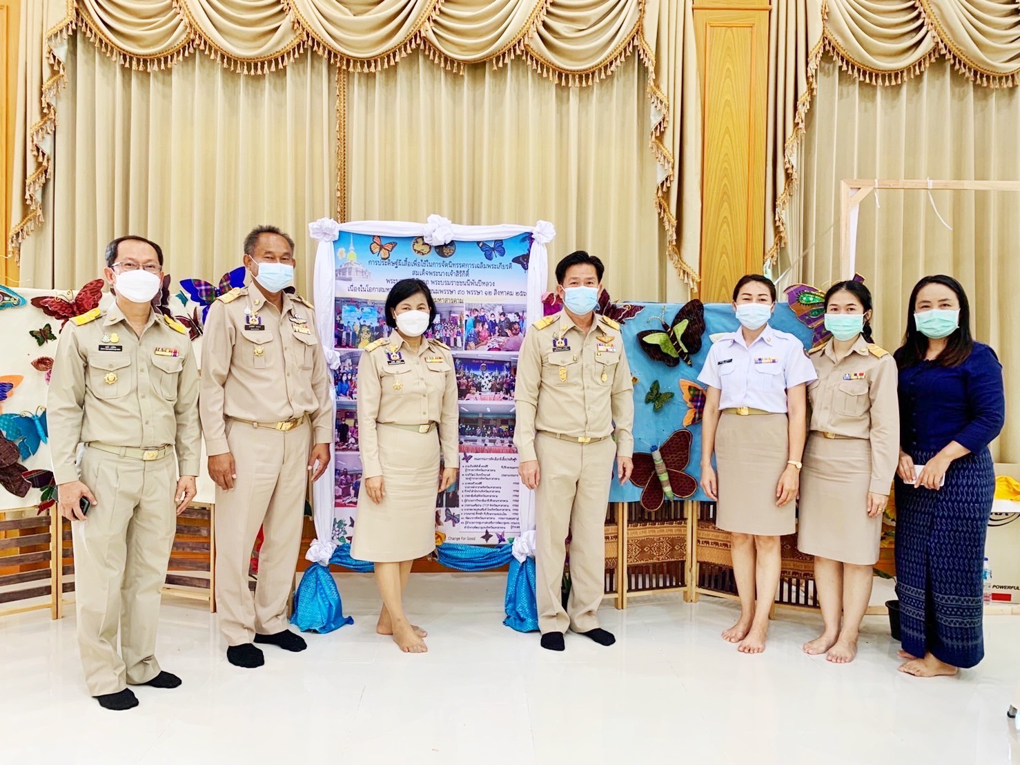 จ.มหาสารคาม จัดพิธีมอบใบประกาศเกียรติคุณในการจัดทำผีเสื้อประดิษฐ์ จากผ้าไหม ผ้าฝ้าย เพื่อนำไปประดับในนิทรรศการเฉลิมพระเกียรติสมเด็จพระนางเจ้าสิริกิติ์ พระบรมราชินีนาถ พระบรมราชชนนีพันปีหลวง เนื่องในโอกาสมหามงคลเฉลิมพระชนมพรรษา ๙๐ พรรษา ๑๒ สิงหาคม ๒๕๖๕