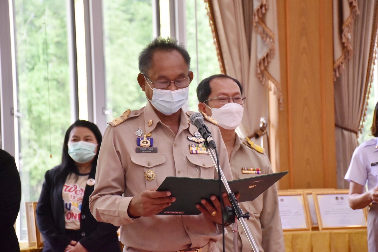 จ.มหาสารคาม จัดพิธีมอบใบประกาศเกียรติคุณในการจัดทำผีเสื้อประดิษฐ์ จากผ้าไหม ผ้าฝ้าย เพื่อนำไปประดับในนิทรรศการเฉลิมพระเกียรติสมเด็จพระนางเจ้าสิริกิติ์ พระบรมราชินีนาถ พระบรมราชชนนีพันปีหลวง เนื่องในโอกาสมหามงคลเฉลิมพระชนมพรรษา ๙๐ พรรษา ๑๒ สิงหาคม ๒๕๖๕