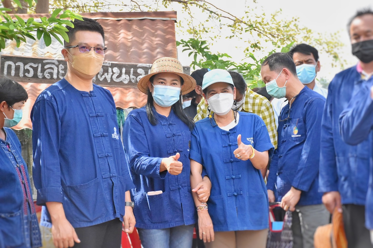 ผู้ว่าฯ มหาสารคาม นำทีมลงพื้นที่เยี่ยมให้กำลังใจ ครัวเรือนต้นแบบ โคก หนอง นา พัฒนาชุมชน อำเภอแกดำ จังหวัดมหาสารคาม