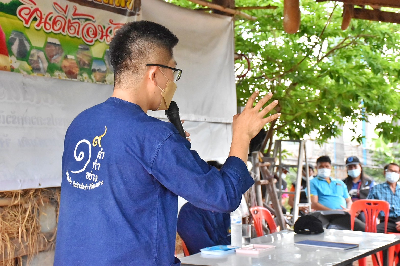 ผู้ว่าฯ มหาสารคาม นำทีมลงพื้นที่เยี่ยมให้กำลังใจ ครัวเรือนต้นแบบ โคก หนอง นา พัฒนาชุมชน อำเภอแกดำ จังหวัดมหาสารคาม