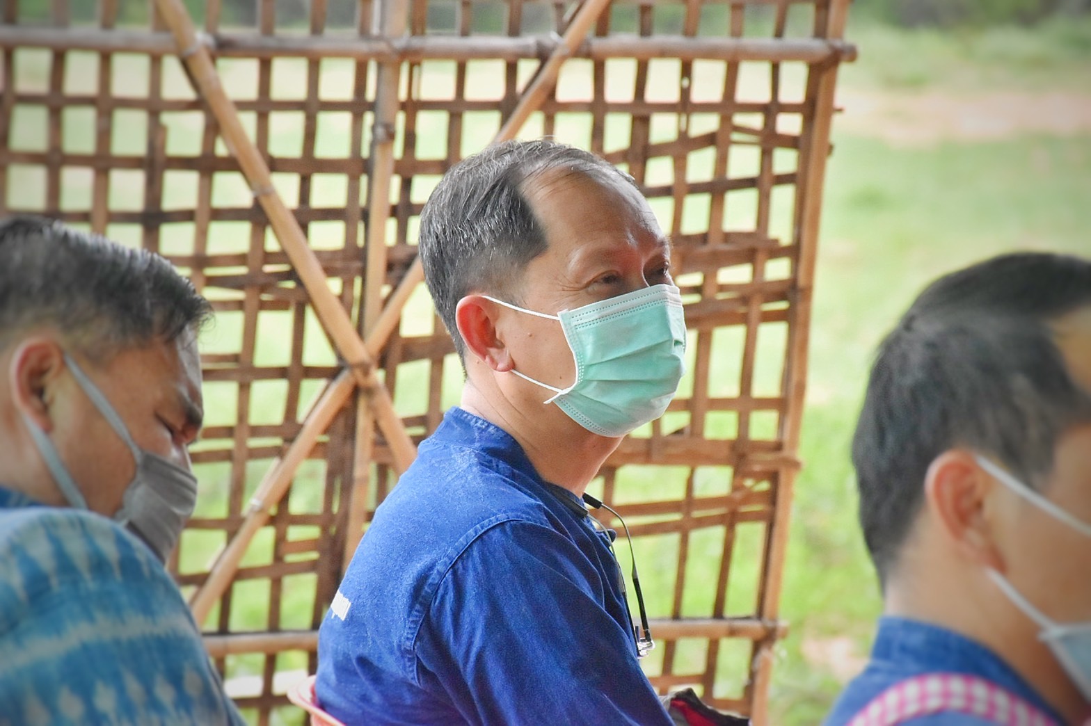 ผู้ว่าฯ มหาสารคาม นำทีมลงพื้นที่เยี่ยมให้กำลังใจ ครัวเรือนต้นแบบ โคก หนอง นา พัฒนาชุมชน อำเภอแกดำ จังหวัดมหาสารคาม