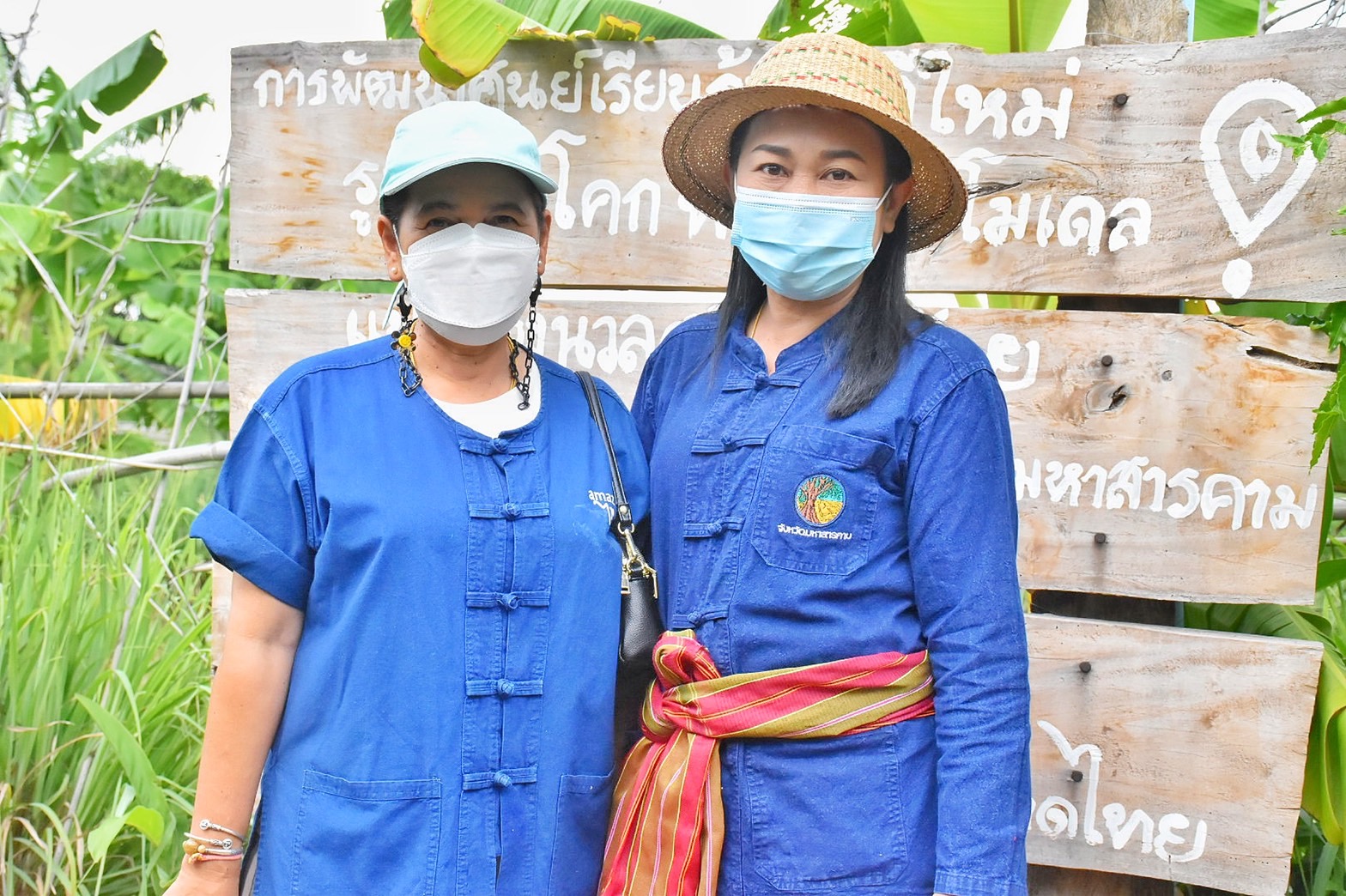 ผู้ว่าฯ มหาสารคาม นำทีมลงพื้นที่เยี่ยมให้กำลังใจ ครัวเรือนต้นแบบ โคก หนอง นา พัฒนาชุมชน อำเภอแกดำ จังหวัดมหาสารคาม
