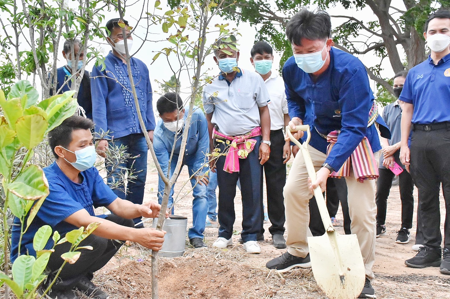 ผู้ว่าฯ มหาสารคาม นำทีมลงพื้นที่แปลง โคก หนอง นา พัฒนาชุมชน ครัวเรือนต้นแบบ อำเภอกันทรวิชัย
