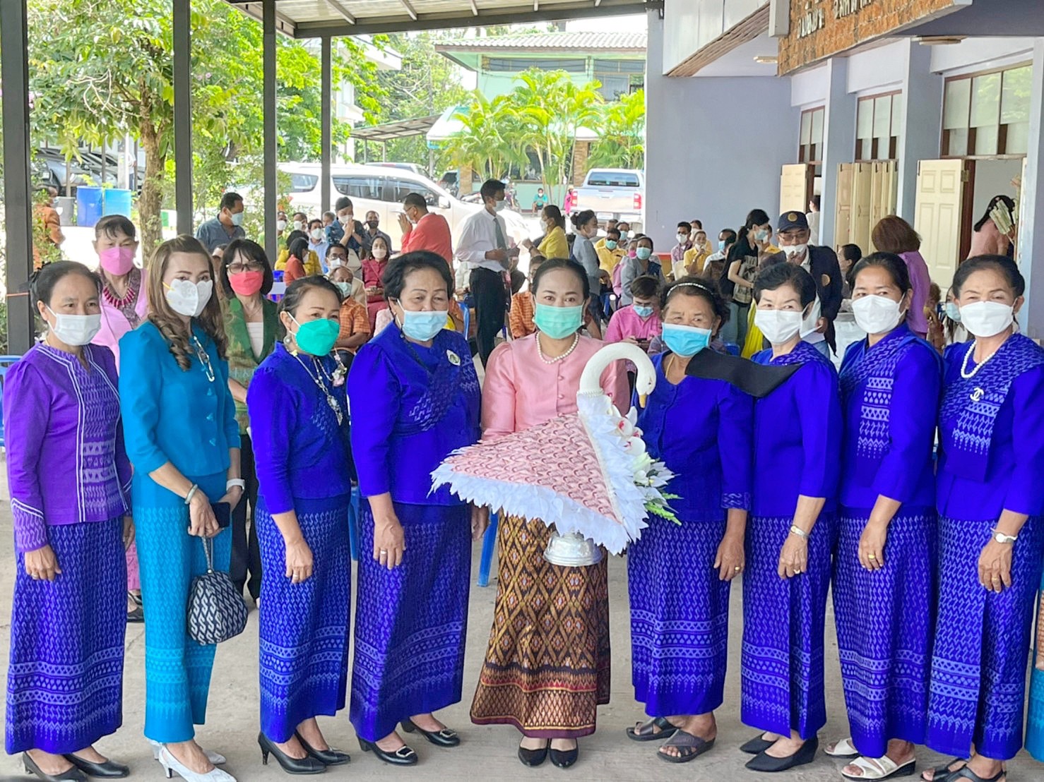ผู้ว่าฯมหาสารคาม ร่วมเป็นเจ้าภาพทอดผ้าป่าสามัคคีซ่อมแซมบ้านผู้ยากไร้ แก้จนด้านที่อยู่อาศัย เพื่อคนอำเภอเชียงยืน จังหวัดมหาสารคาม