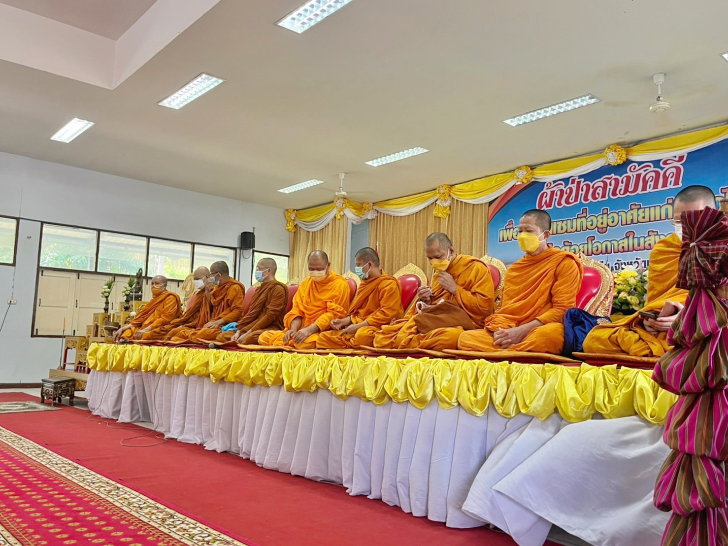 ผู้ว่าฯมหาสารคาม ร่วมเป็นเจ้าภาพทอดผ้าป่าสามัคคีซ่อมแซมบ้านผู้ยากไร้ แก้จนด้านที่อยู่อาศัย เพื่อคนอำเภอเชียงยืน จังหวัดมหาสารคาม