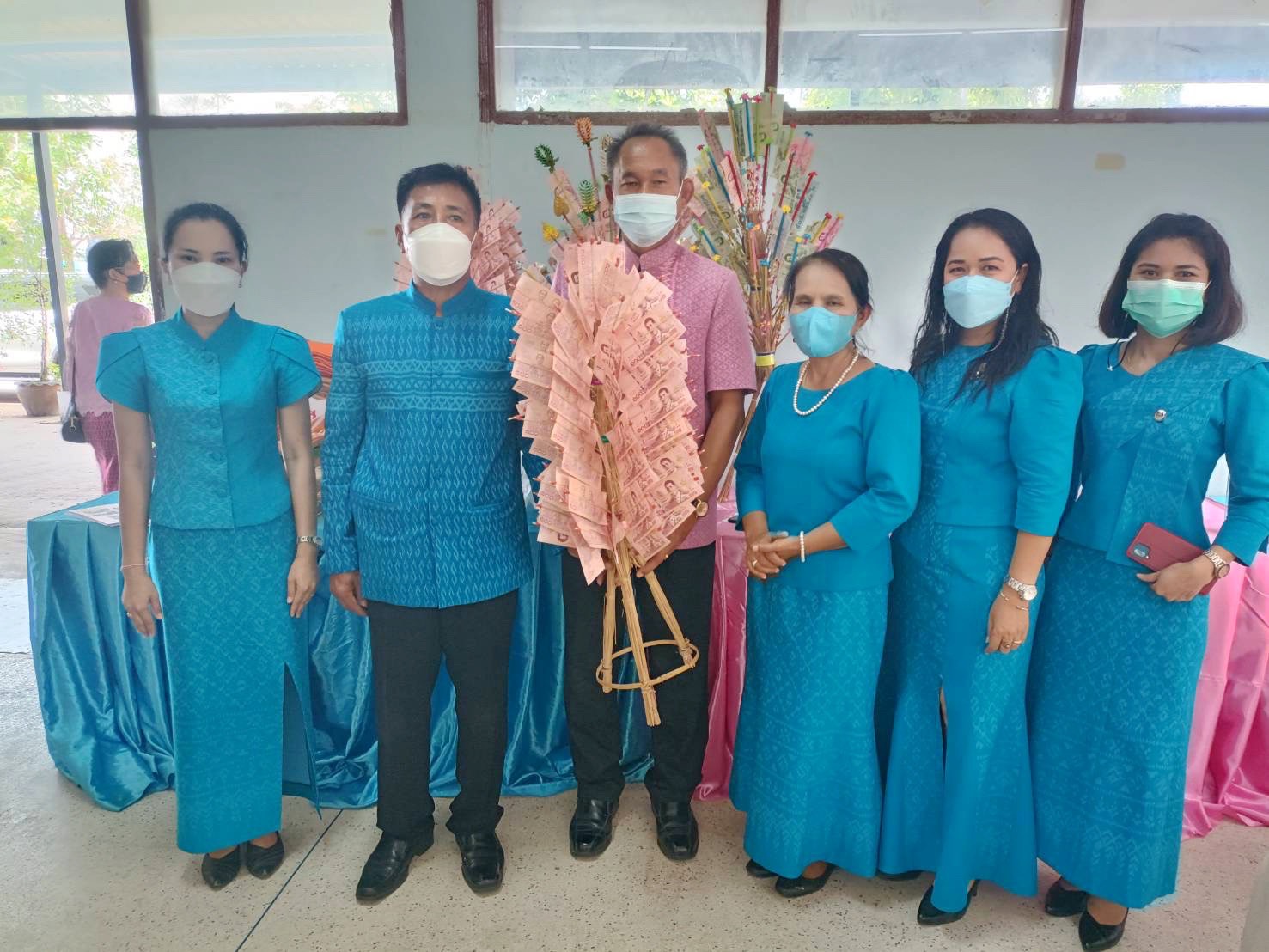 ผู้ว่าฯมหาสารคาม ร่วมเป็นเจ้าภาพทอดผ้าป่าสามัคคีซ่อมแซมบ้านผู้ยากไร้ แก้จนด้านที่อยู่อาศัย เพื่อคนอำเภอเชียงยืน จังหวัดมหาสารคาม